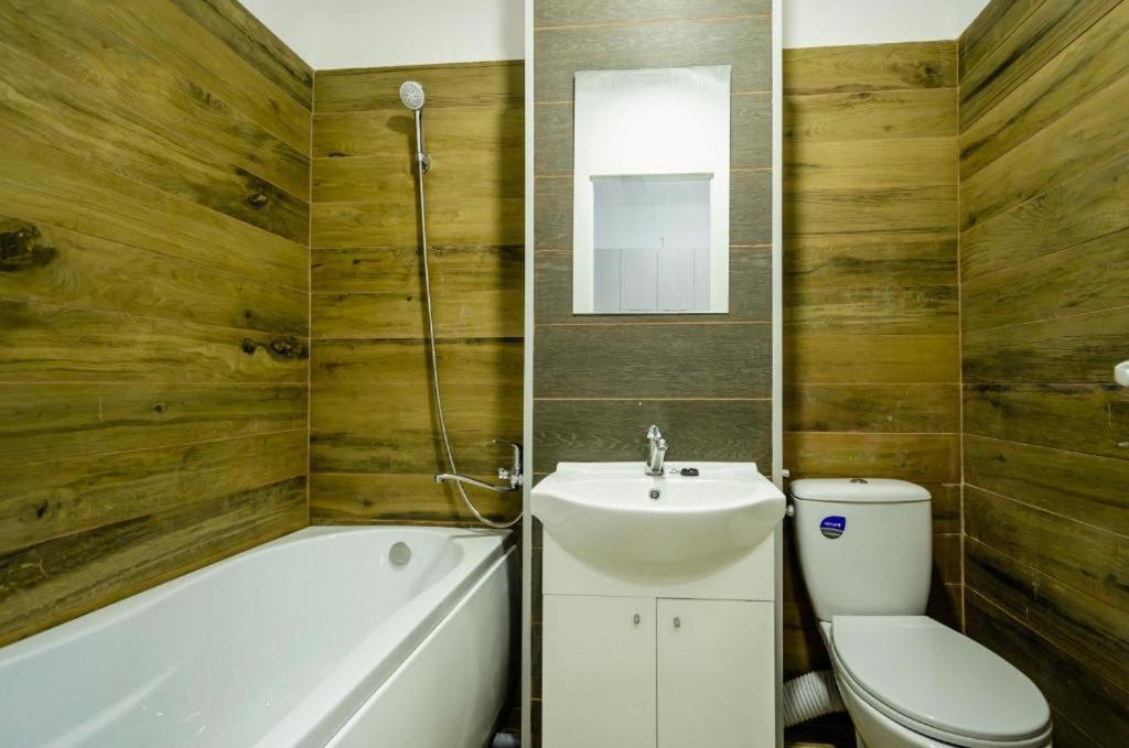 Nice Apartament Arad Bagian luar foto