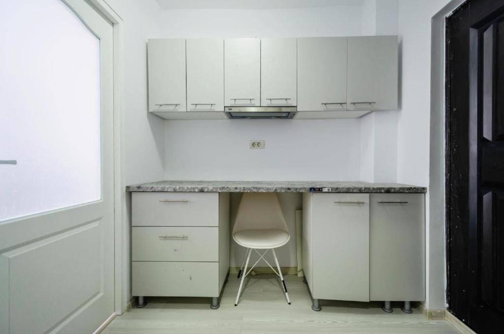 Nice Apartament Arad Bagian luar foto