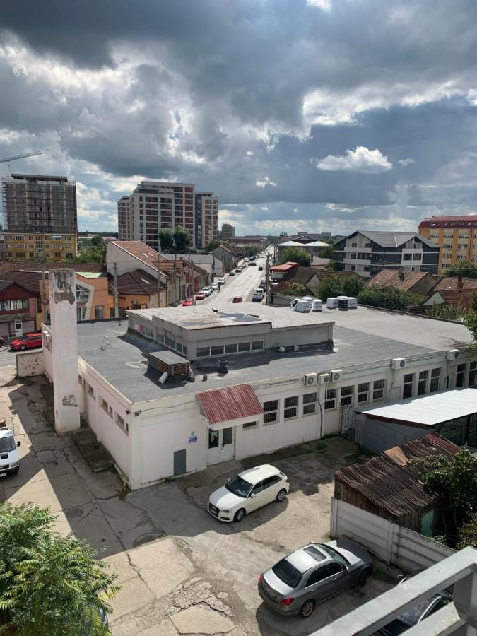 Nice Apartament Arad Bagian luar foto